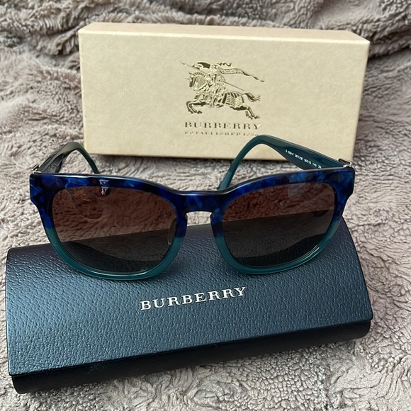 Burberry sunglasses - Picture 5 of 5